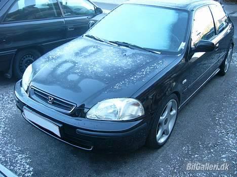 Honda Civic VTI *solgt* - Mangler der noget??? JAAAHHH!!! Type R grill tak... billede 3