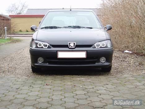 Peugeot 106 GTI R.I.P. - nye lygter på bilen... ser fame godt du hvis du spør mig ;o) billede 7