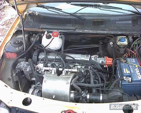 Peugeot 205 1,9 gti *solgt* - skal pudses op, når det bliver dens tur. billede 5