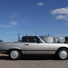 Mercedes Benz 560 SL