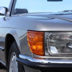 Mercedes Benz 560 SL