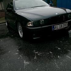 BMW E39 523i (528i)