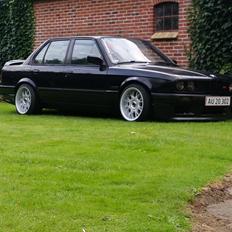BMW E30 325i