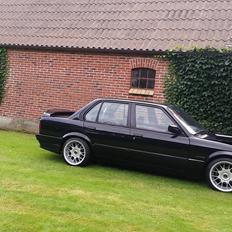 BMW E30 325i