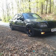 Mercedes Benz 300E-24