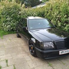 Mercedes Benz 300E-24