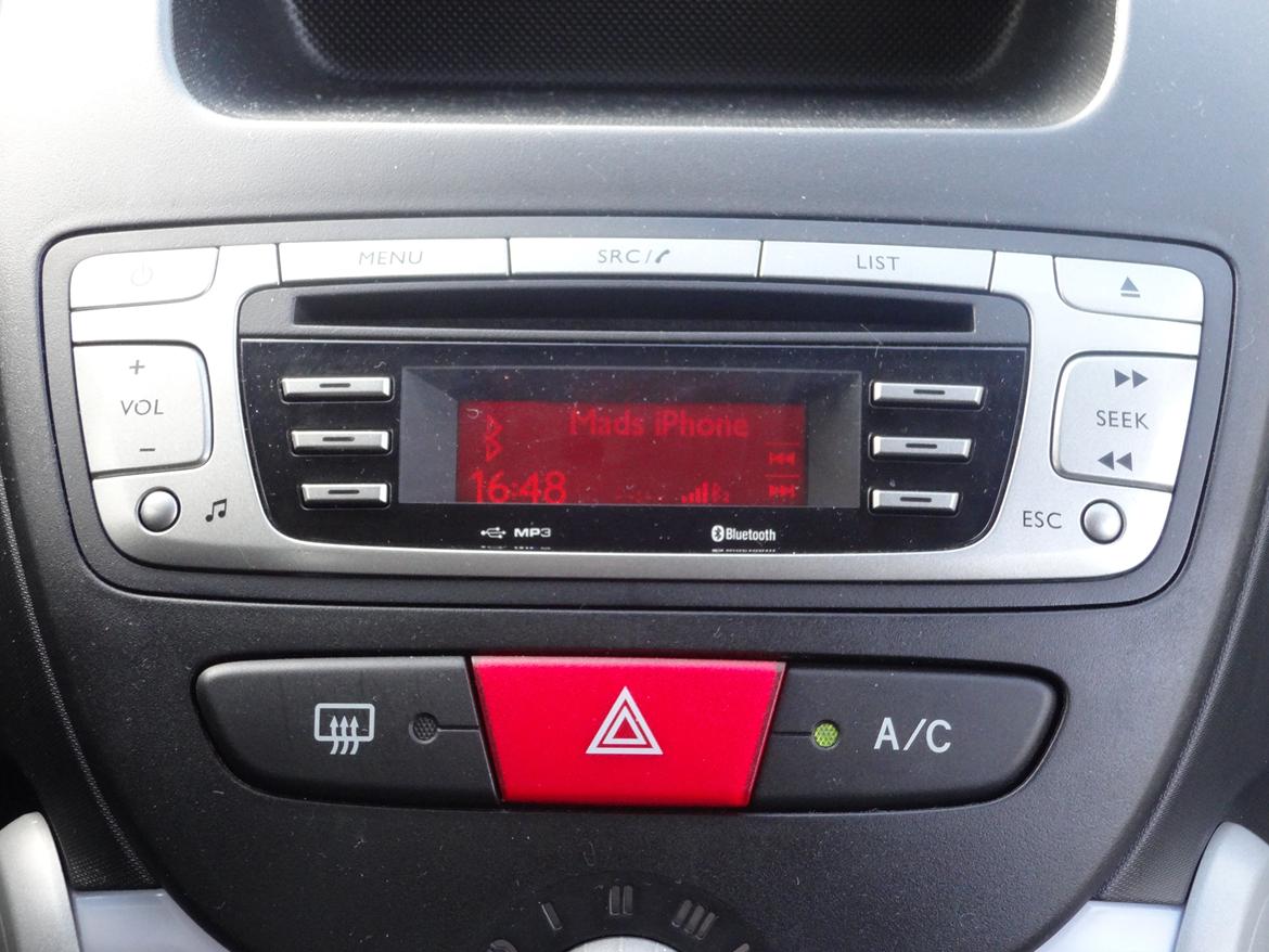 Citroën C1 1,0 Seduction Clim - Original Pioneer bluetooth radio billede 7