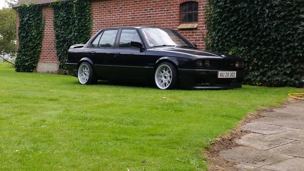 BMW E30 325i billede 1