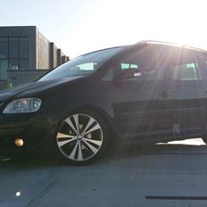 VW Touran "Highline" DSG Van