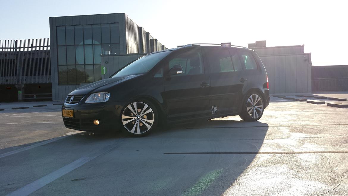 VW Touran "Highline" DSG Van - Sænket ca. 50mm billede 2