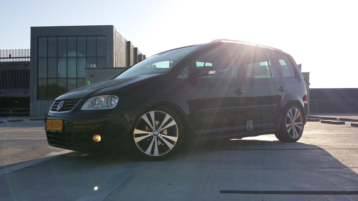 VW Touran "Highline" DSG Van - Sænket ca. 50mm billede 1