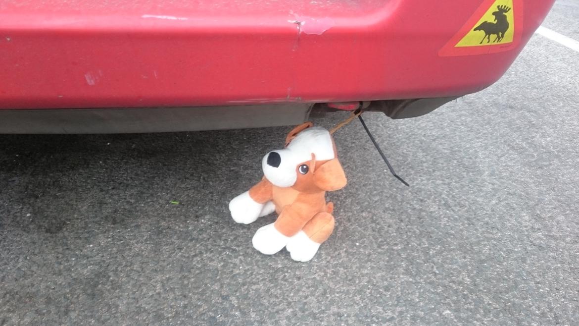 VW golf 3 variant Carbage Run - vores lille vagt hund han kiggde ret mærkligt på tankstationen hvor min makker var inde og købe benzin en bamse og en pakke kondomer billede 14