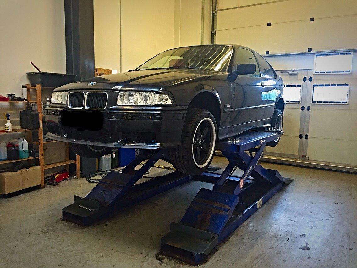 BMW 3' Serie - E36 316i Compact coupé - Så kom der nye lygter på med xenon ringe i. billede 8