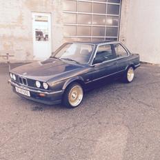 BMW 320i e30