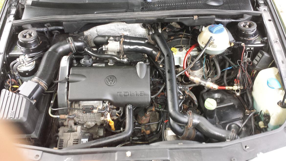 VW Golf 3 Variant Van - Det er svært at se at den snart runder 400.000 km billede 9