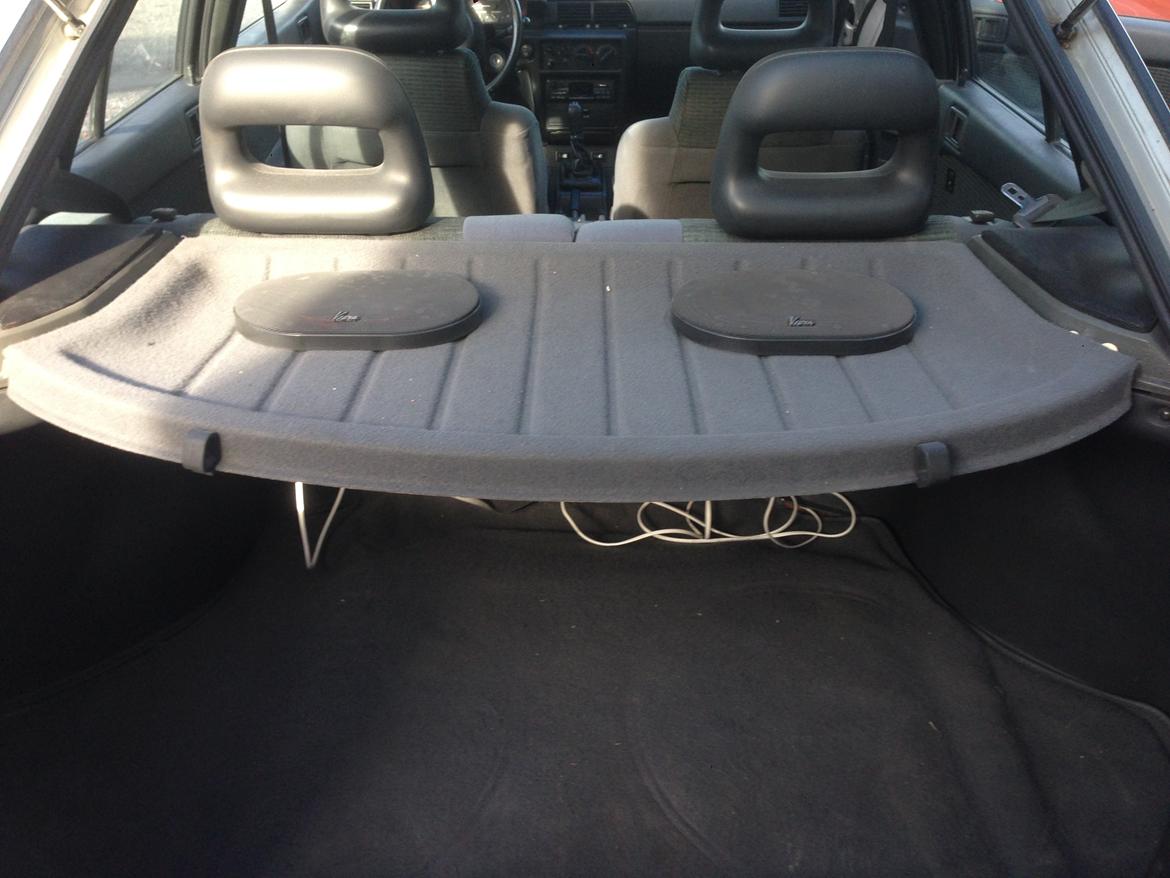 Mitsubishi Lancer 1,8 Gti - Gammel hattehylde med højtalere i frygteligt grimt  billede 7