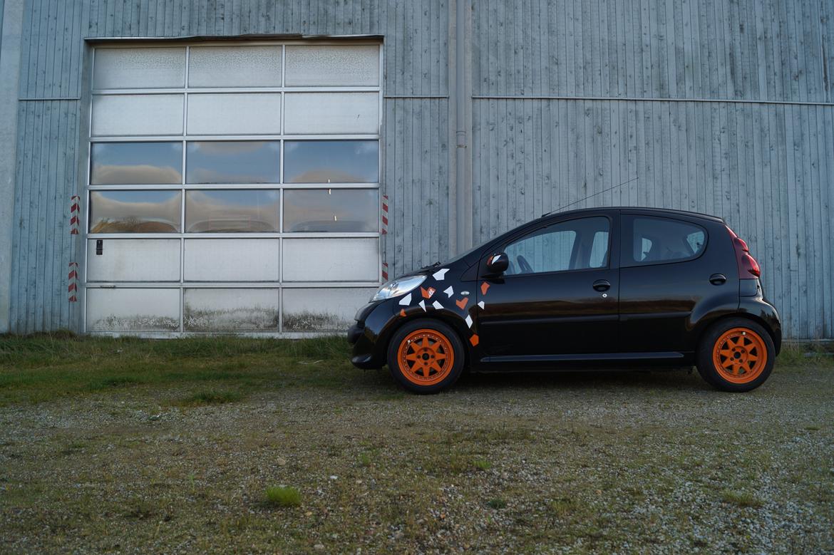 Peugeot 107 1,0 5d (Totalskadet)  billede 1