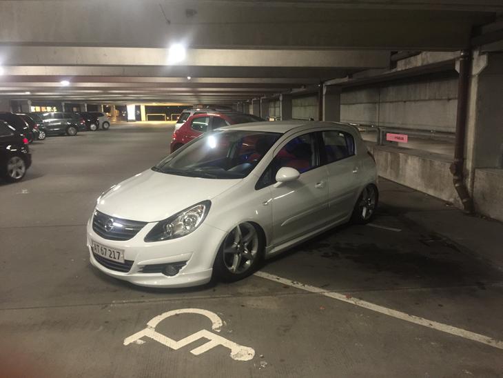 {{currentPhoto.altText}} billede {{currentPhoto.number}}