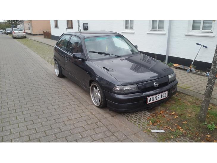 {{currentPhoto.altText}} billede {{currentPhoto.number}}