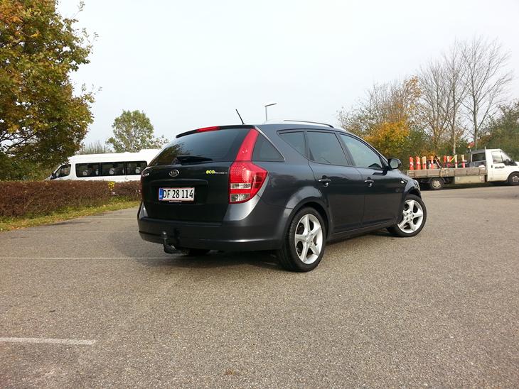 Kia ceed sw 2011