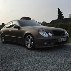 Mercedes Benz w211 E320