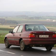 Ford Escort 1.8 16v CLX 4d