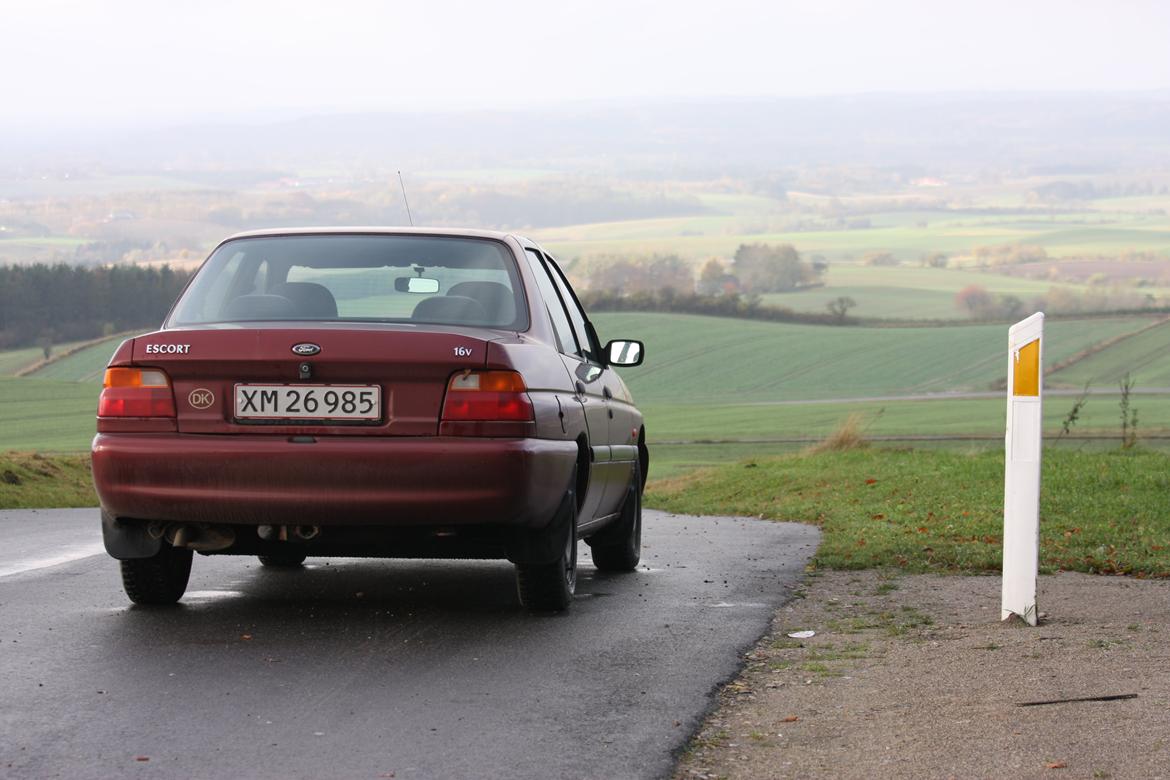 Ford Escort 1.8 16v CLX 4d billede 1