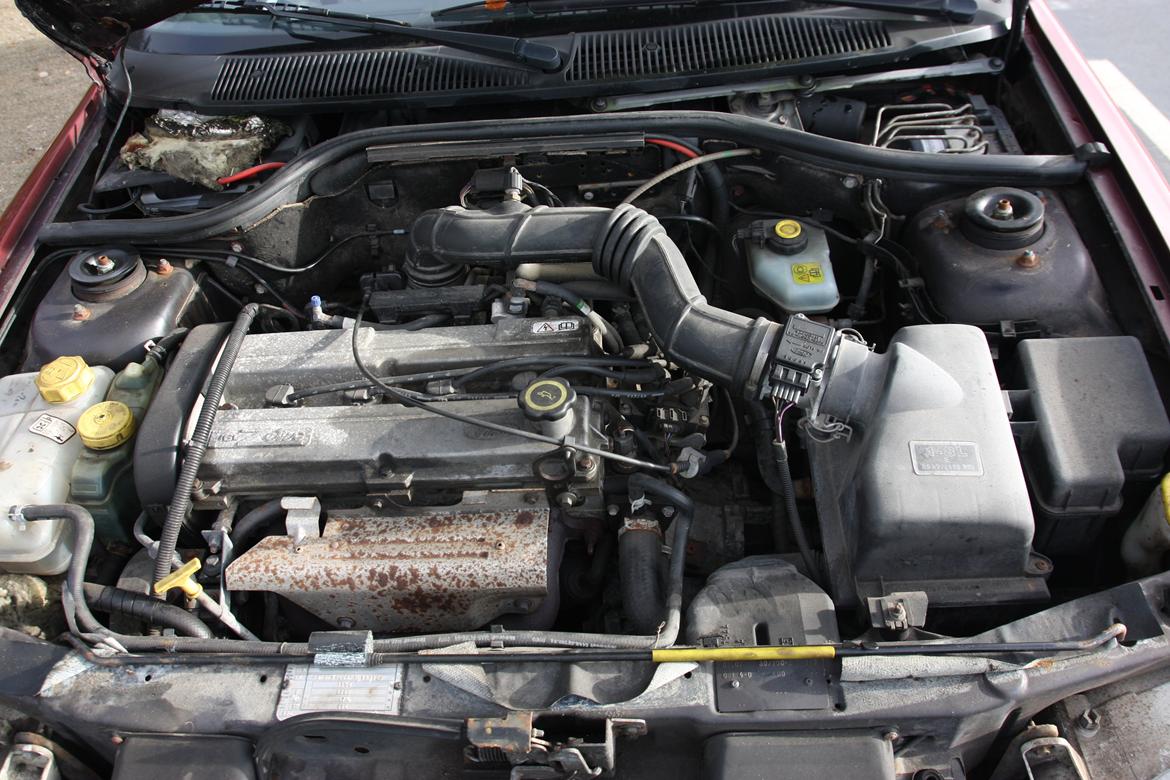 Ford Escort 1.8 16v CLX 4d billede 16