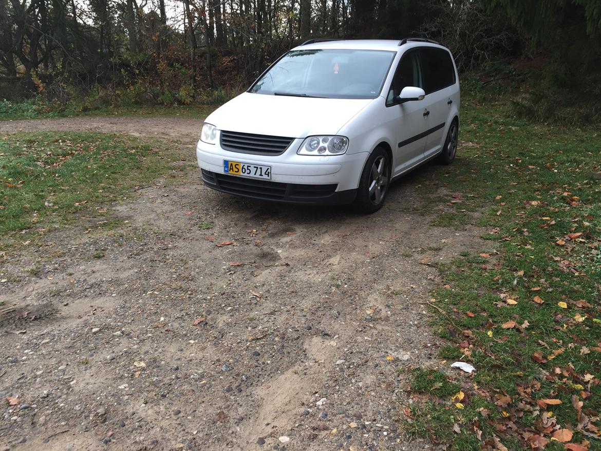 VW Touran 1,9 TDI Trendline 6 Gear Solgt billede 3