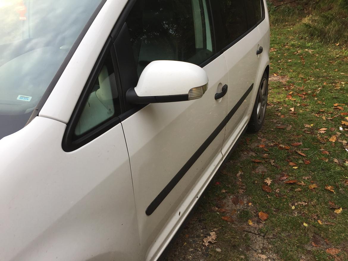 VW Touran 1,9 TDI Trendline 6 Gear Solgt billede 14