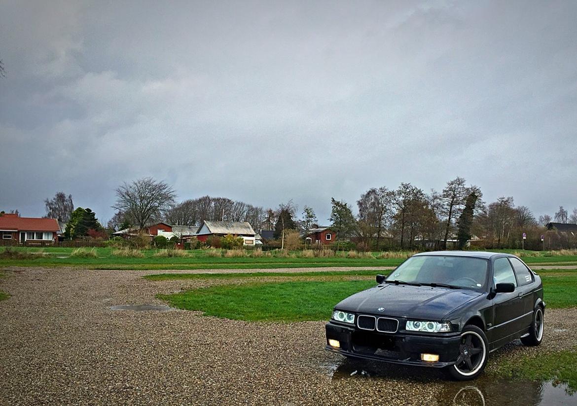 BMW 3' Serie - E36 316i Compact coupé - Photoshoot ude i en lille by billede 13