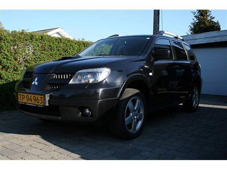 Mitsubishi Outlander 2.0 Turbo 4WD Billeder af biler