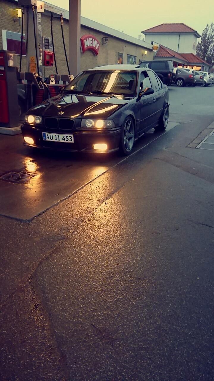 BMW e36 323i - totalskadet  billede 1