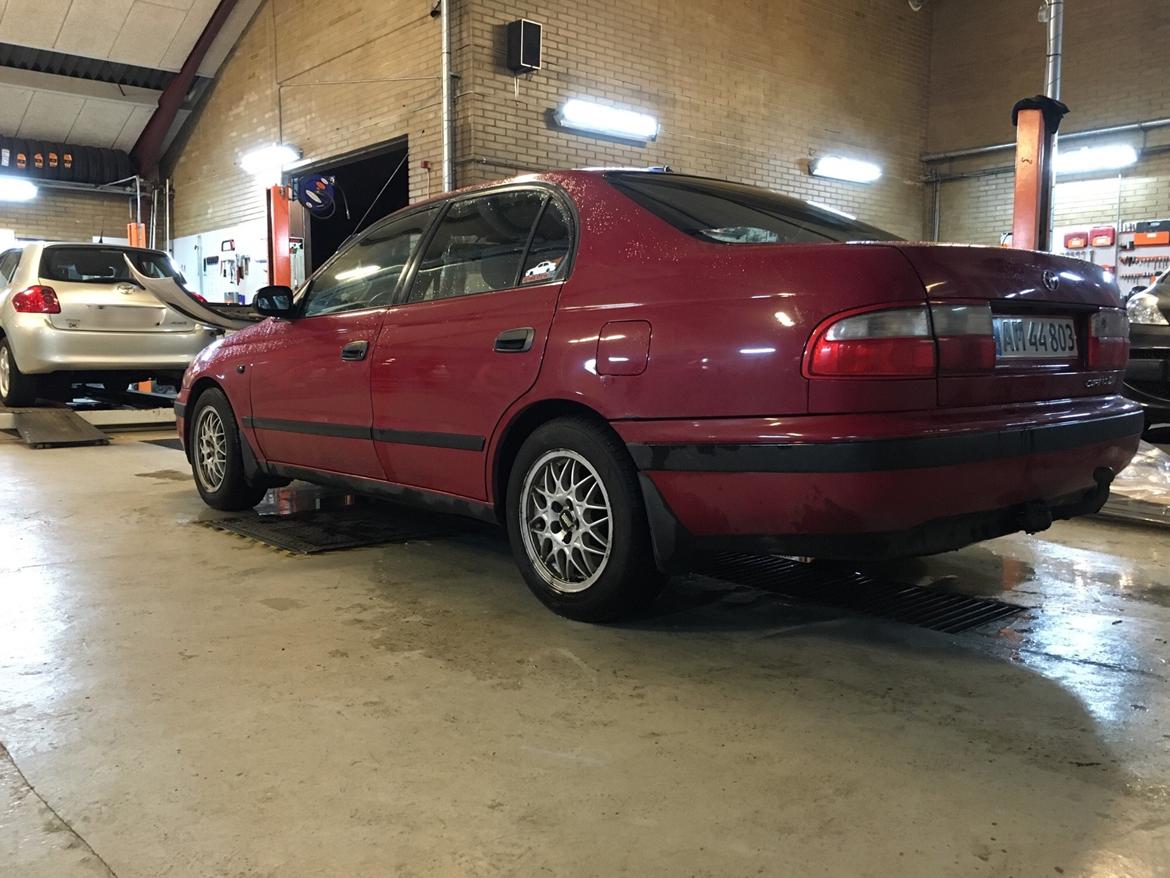 Toyota Carina E billede 2