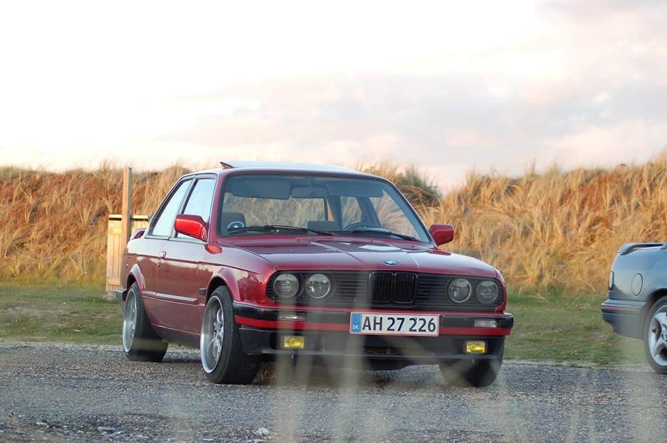BMW E30  320  billede 1
