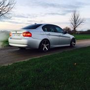 BMW e90 320 d