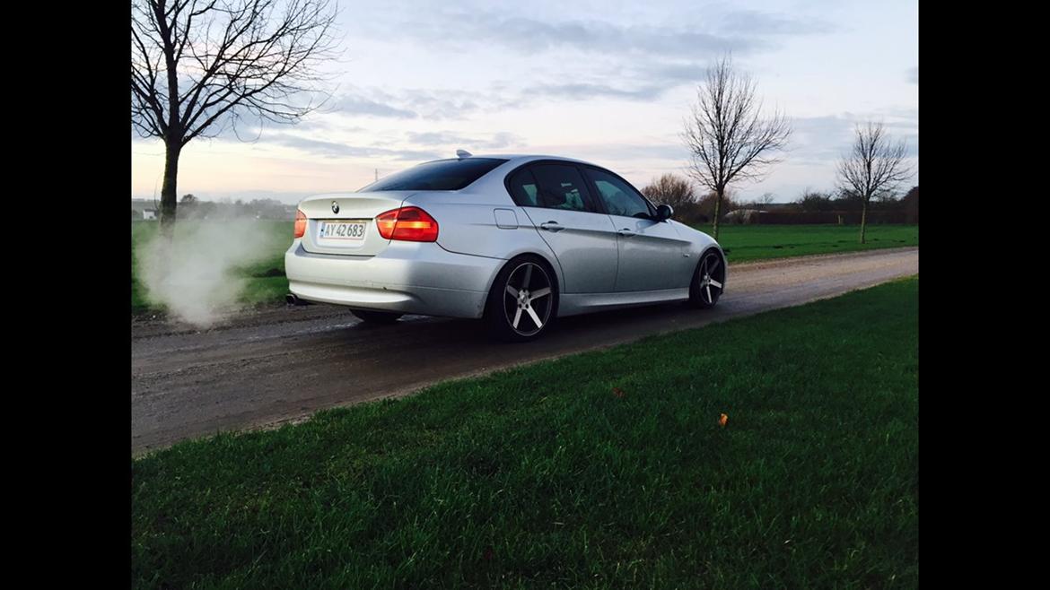 BMW e90 320 d billede 5