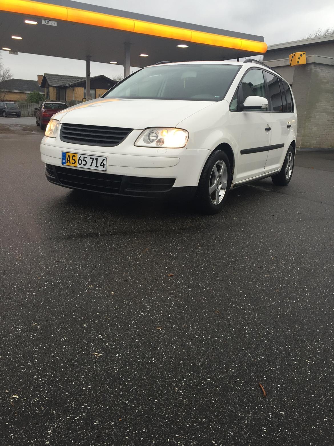 VW Touran 1,9 TDI Trendline 6 Gear Solgt billede 2