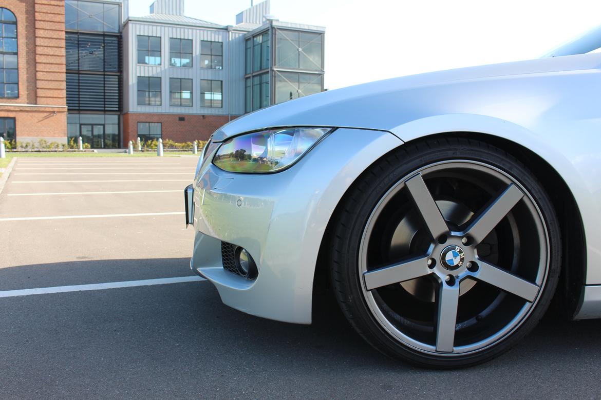 BMW E92 320i aut. coupé SOLGT billede 2