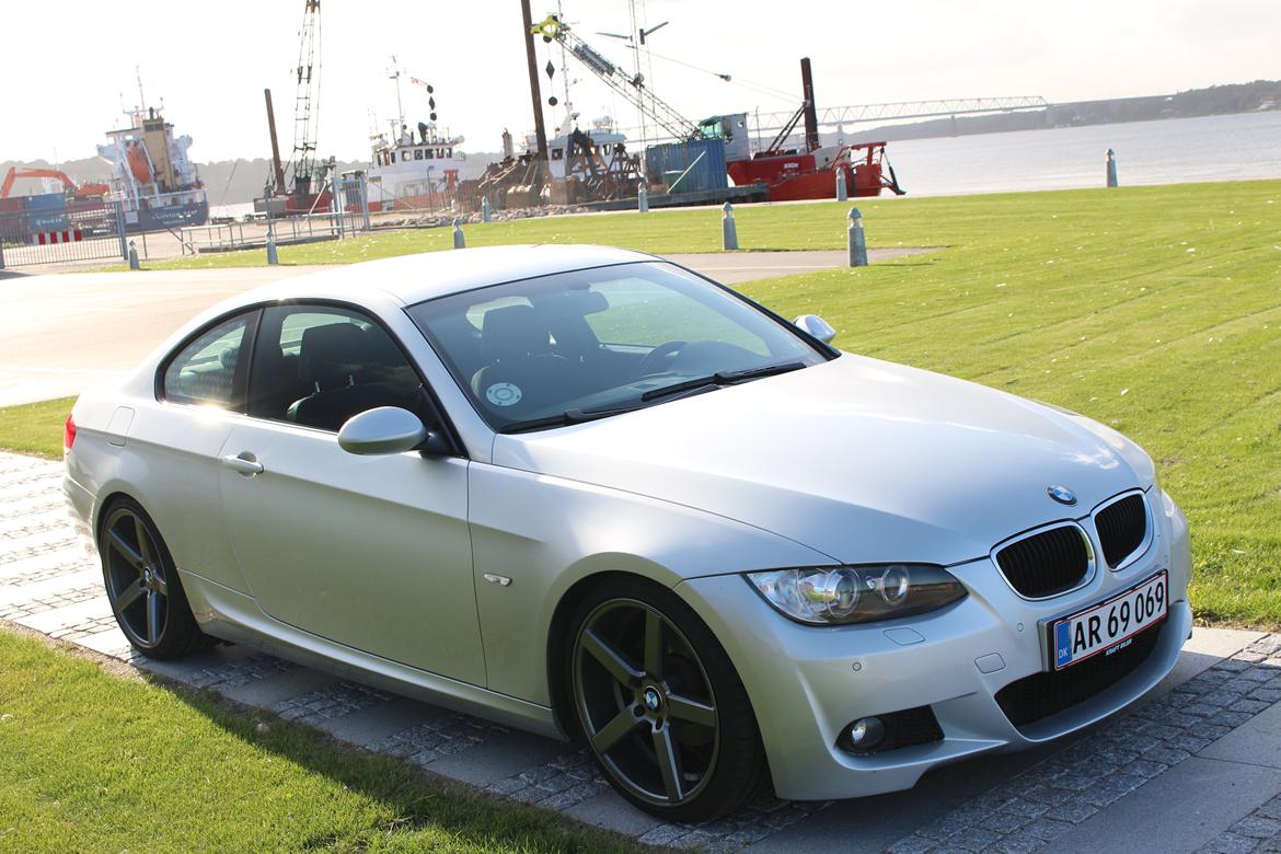 BMW E92 320i aut. coupé SOLGT billede 3