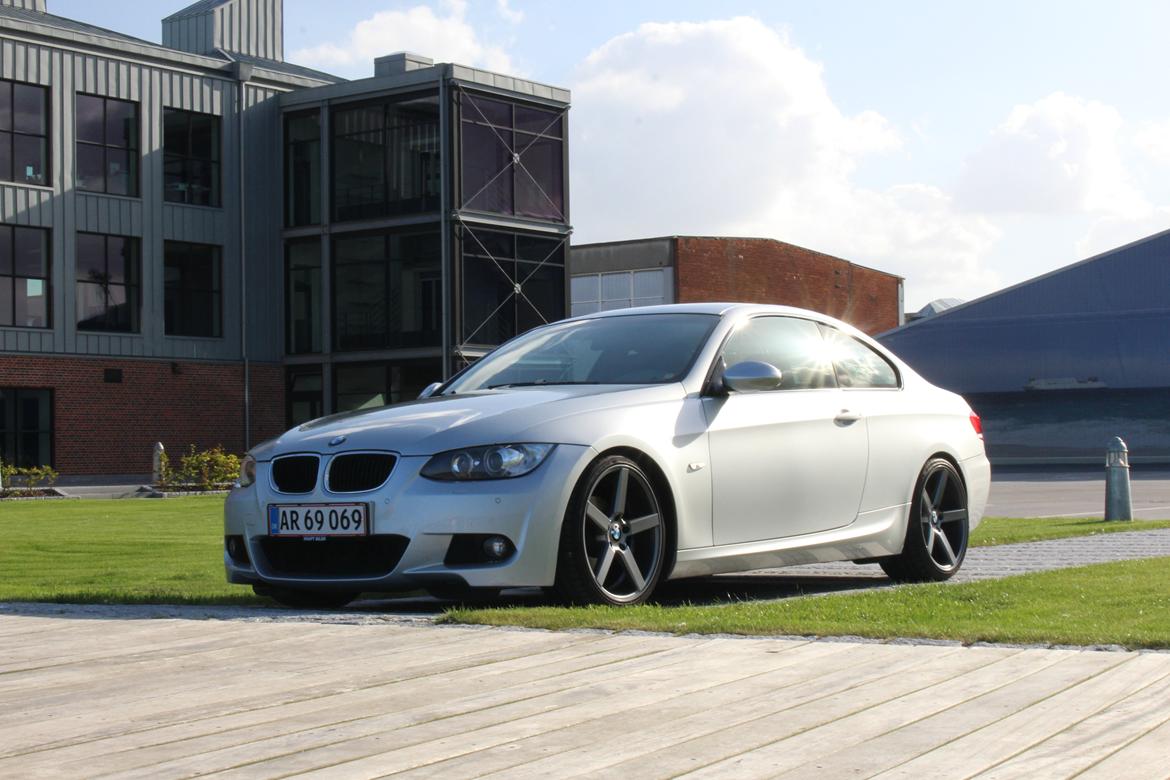 BMW E92 320i aut. coupé SOLGT billede 5