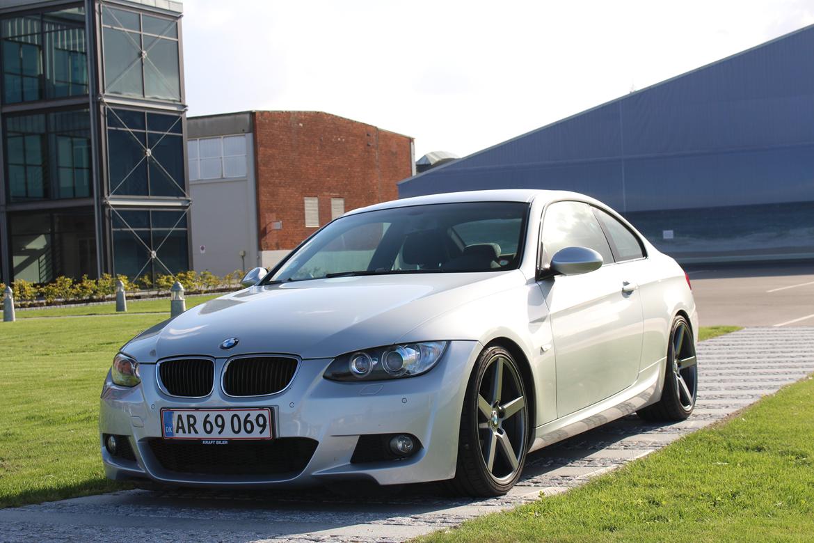 BMW E92 320i aut. coupé SOLGT billede 1