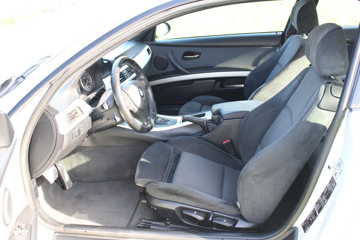 BMW E92 320i aut. coupé SOLGT billede 8