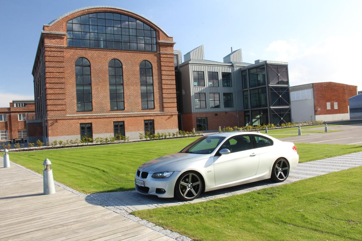 BMW E92 320i aut. coupé SOLGT billede 6