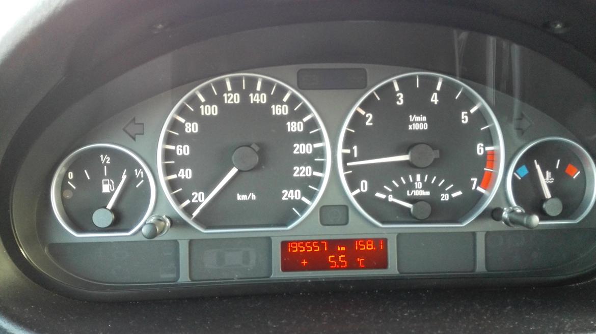 BMW 330i / Solgt billede 9