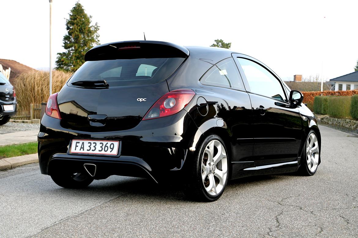 Opel Corsa D OPC - Den Sorte Enke billede 1