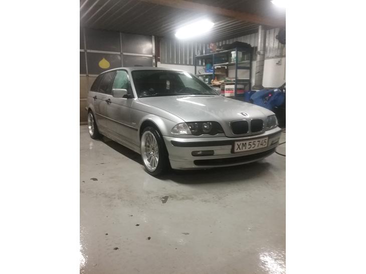 {{currentPhoto.altText}} billede {{currentPhoto.number}}