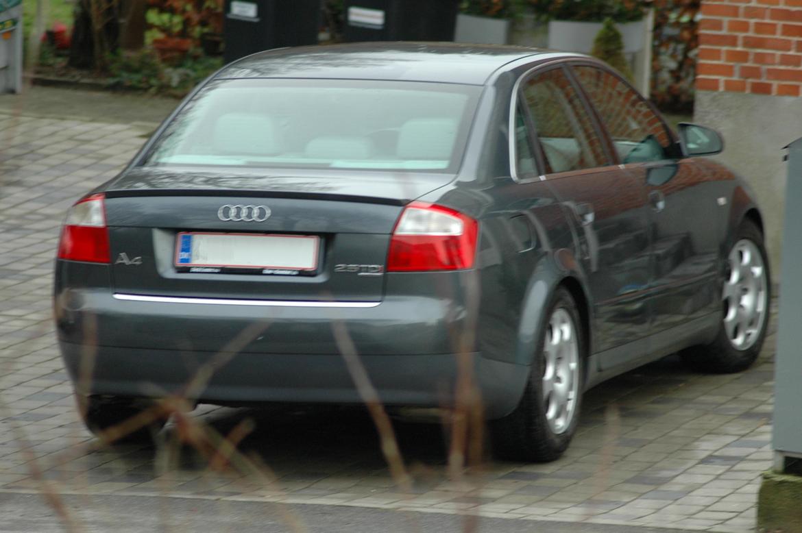 Audi A4 2.5 TDi Quattro billede 3