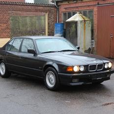 BMW E32 730i V8