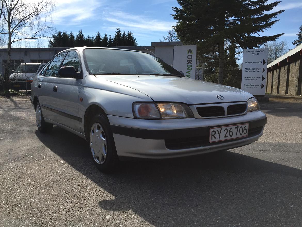 Toyota Carina E **SOLGT** billede 2